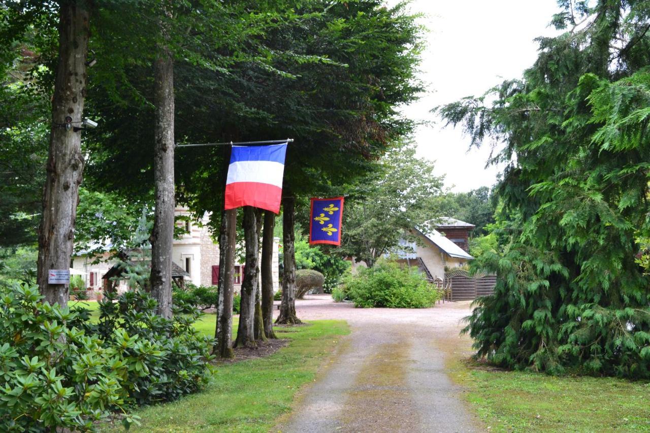 مبيت وإفطار Les Bois-d'Anjou Maison D'Hotes La Chouanniere المظهر الخارجي الصورة