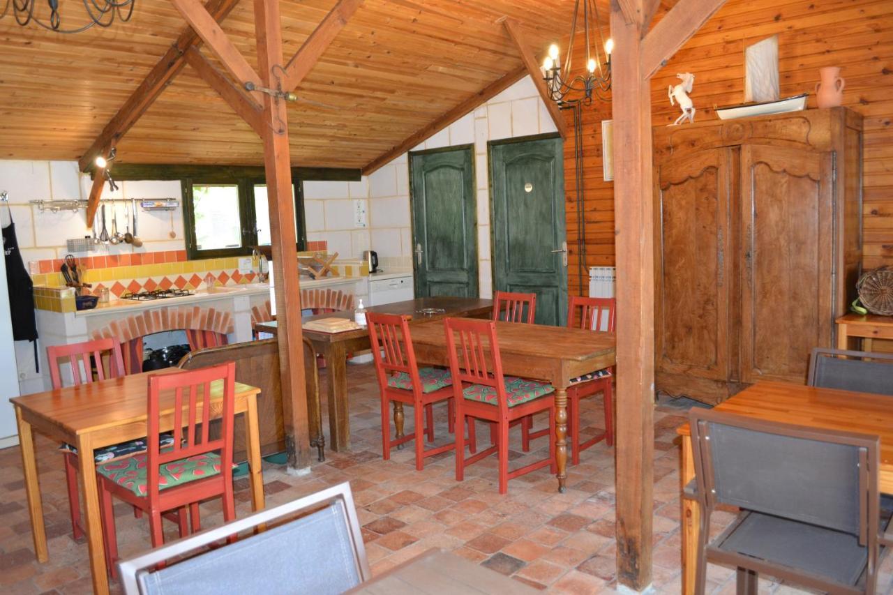 مبيت وإفطار Les Bois-d'Anjou Maison D'Hotes La Chouanniere المظهر الخارجي الصورة