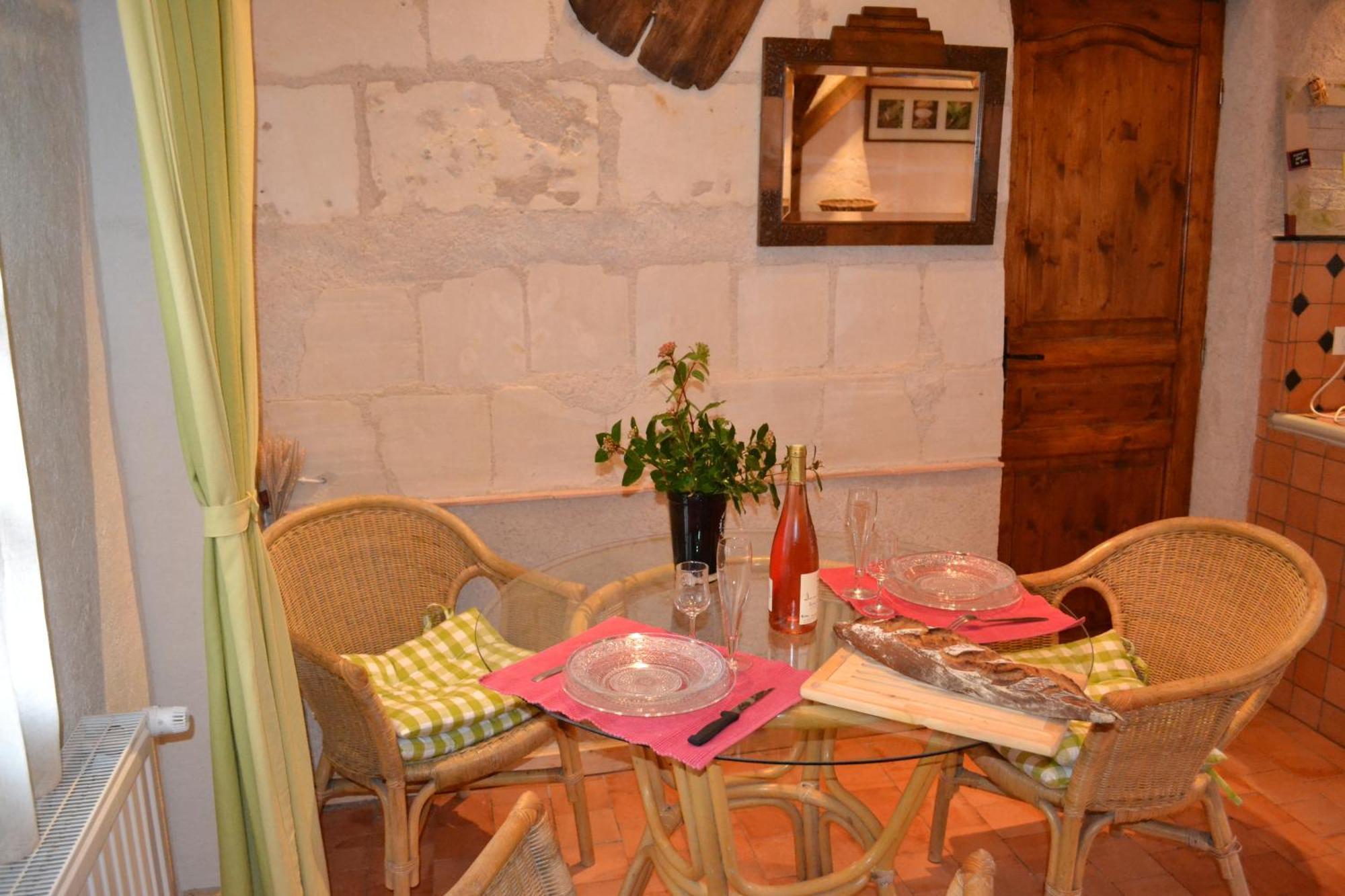 مبيت وإفطار Les Bois-d'Anjou Maison D'Hotes La Chouanniere الغرفة الصورة
